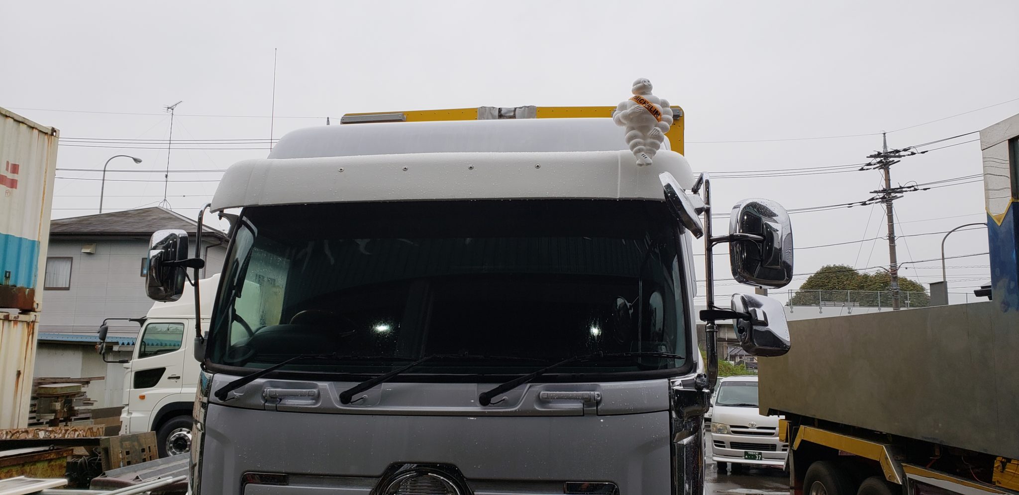 日野グラプロ用 フロントバイザー - トラック、ダンプ、建設機械